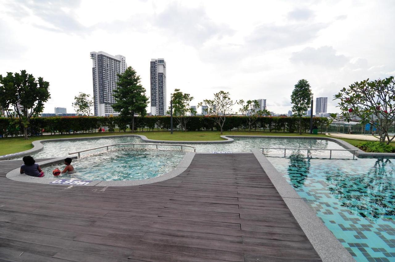 Hyve Soho Cyberjaya By Idealhub Apartment Exterior photo