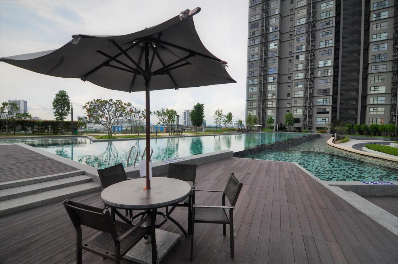 Hyve Soho Cyberjaya By Idealhub Apartment Exterior photo